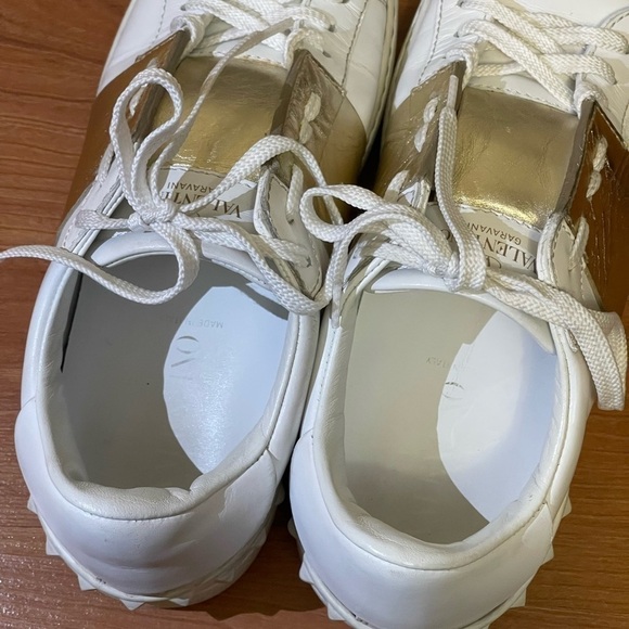 VALENTINO rockstud sneakers in white and gold - Picture 8 of 12